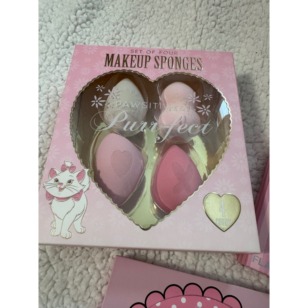 Disney The Aristocats Marie Makeup Bundle Palette Lip Balm Sponges New - Picture 4 of 5